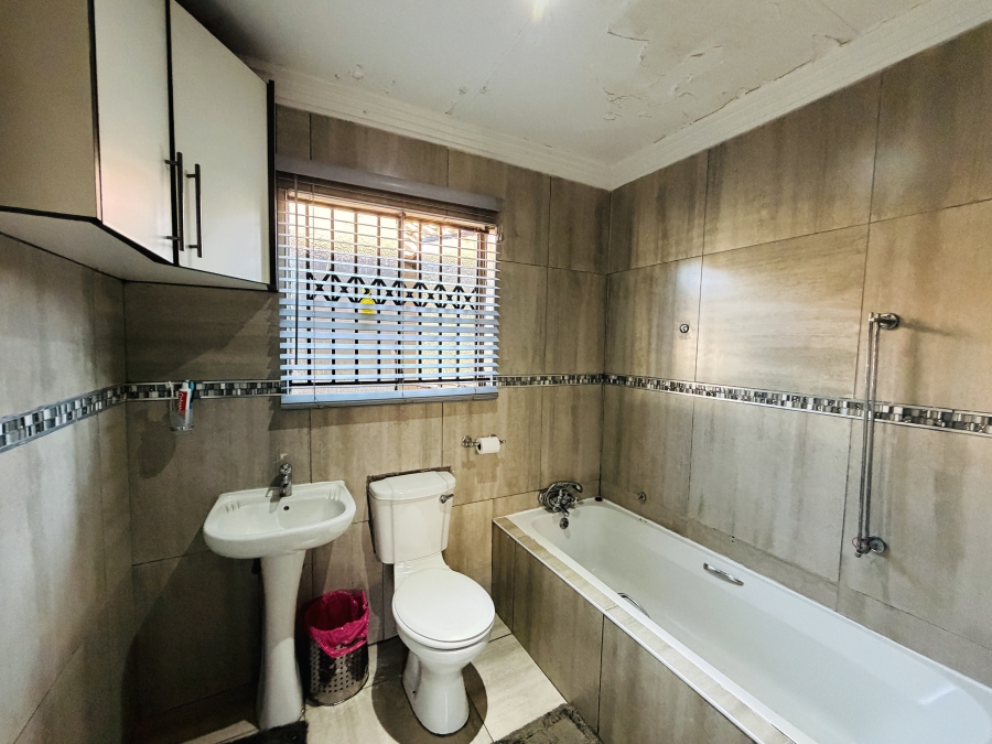3 Bedroom Property for Sale in Hlalamandi Mpumalanga