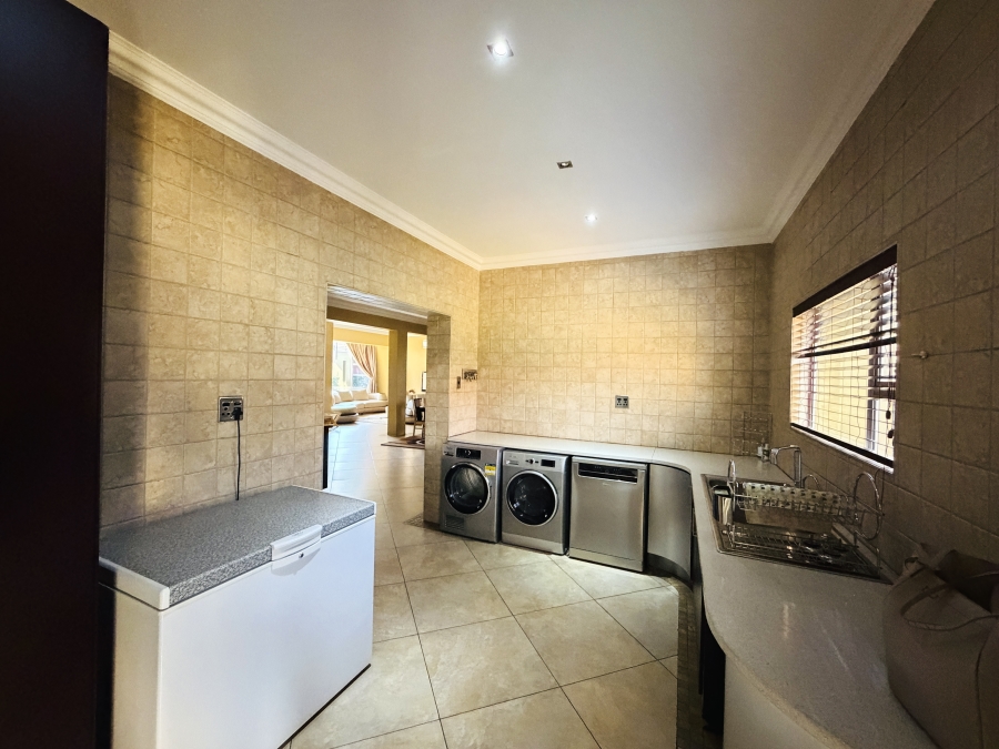 7 Bedroom Property for Sale in Aerorand Mpumalanga