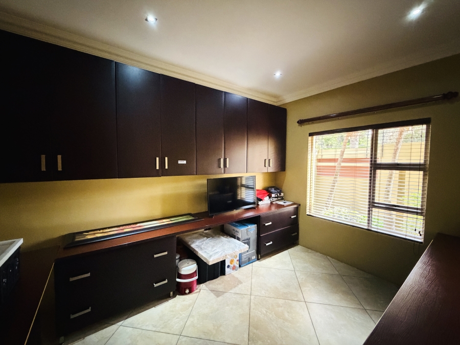 7 Bedroom Property for Sale in Aerorand Mpumalanga