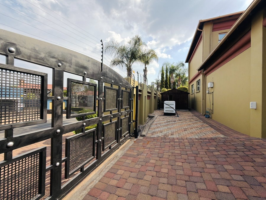 7 Bedroom Property for Sale in Aerorand Mpumalanga