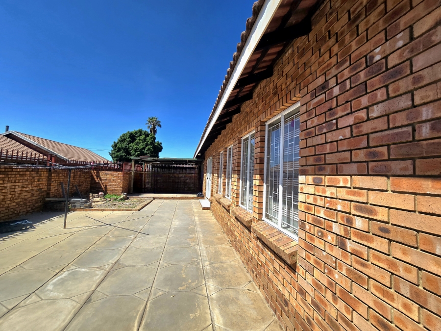 3 Bedroom Property for Sale in Witbank Ext 10 Mpumalanga