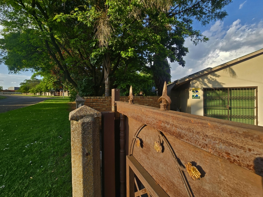 6 Bedroom Property for Sale in Tasbet Park Mpumalanga