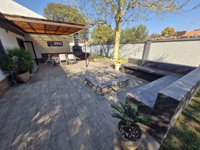 To Let Commercial Property for Rent in Die Heuwel Ext 4 Mpumalanga