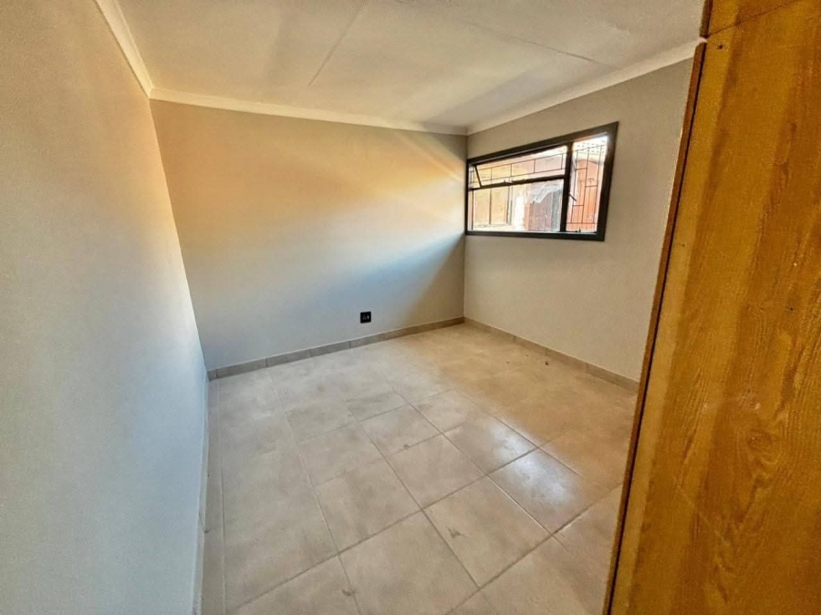 To Let 1 Bedroom Property for Rent in Cosmosrand Mpumalanga