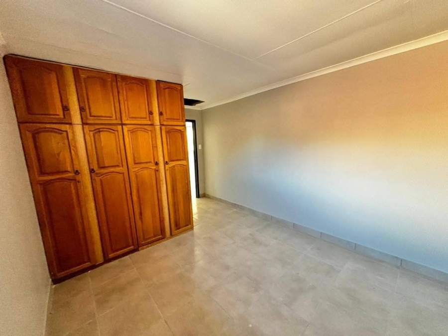To Let 1 Bedroom Property for Rent in Cosmosrand Mpumalanga