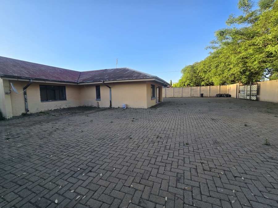 11 Bedroom Property for Sale in Witbank Ext 8 Mpumalanga