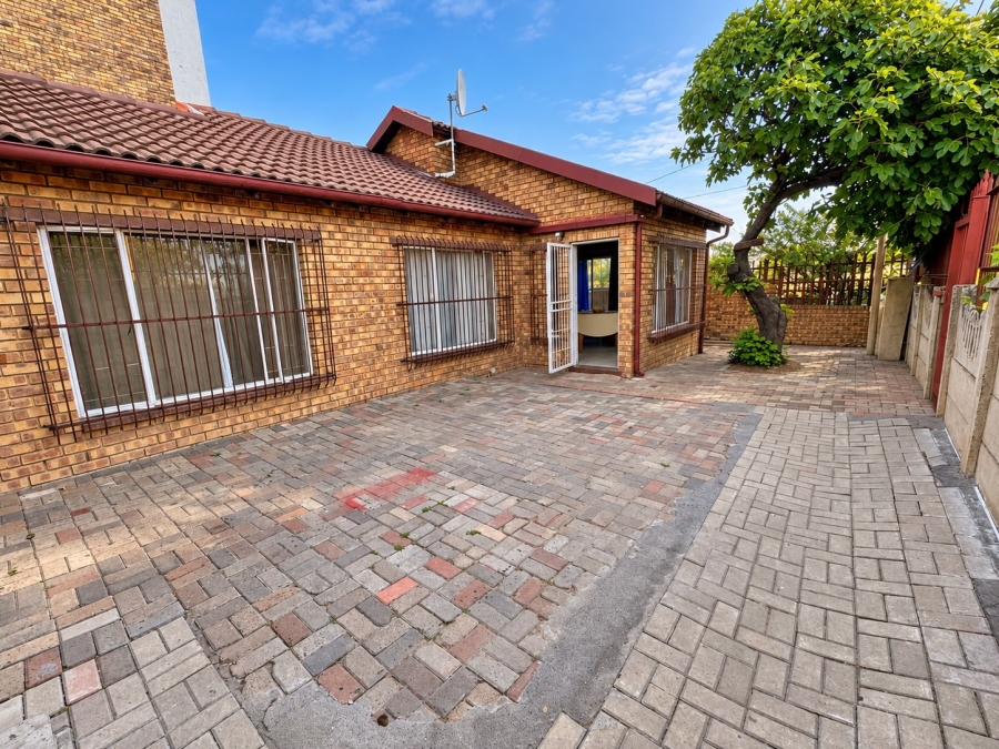 2 Bedroom Property for Sale in Witbank Ext 10 Mpumalanga