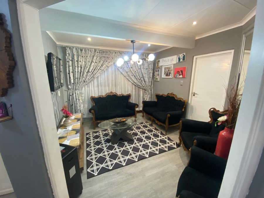 6 Bedroom Property for Sale in Kingsview Mpumalanga