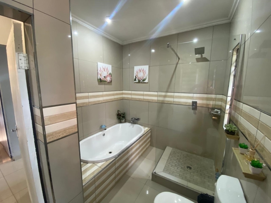 6 Bedroom Property for Sale in Kingsview Mpumalanga