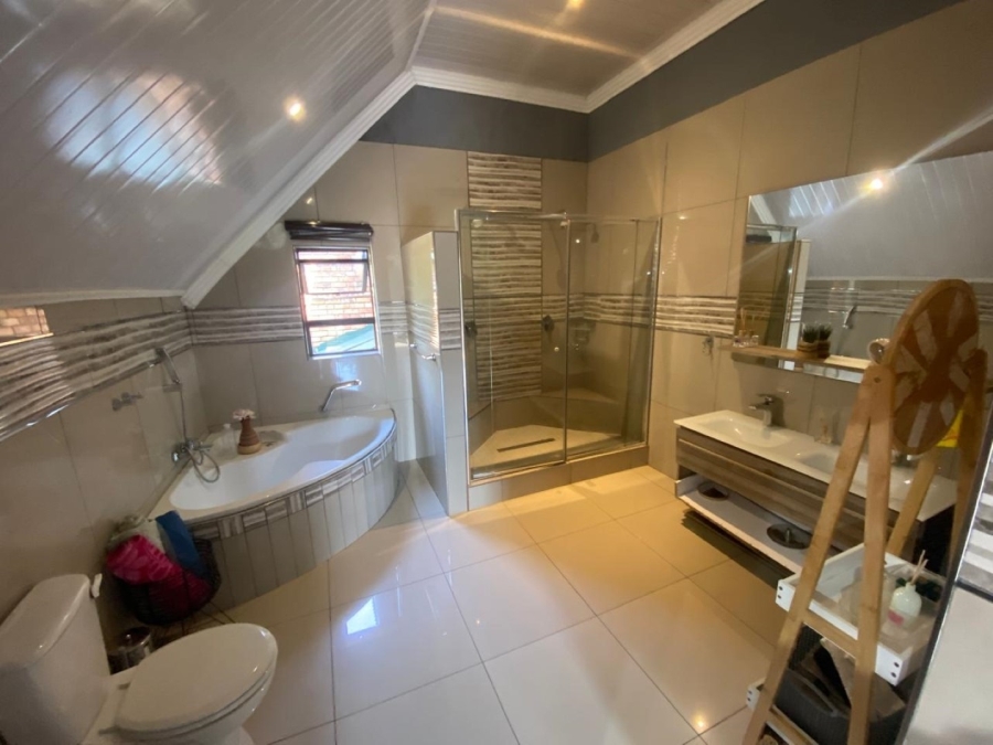 6 Bedroom Property for Sale in Kingsview Mpumalanga
