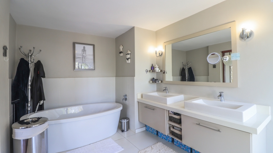 5 Bedroom Property for Sale in Pamushana Estate Mpumalanga