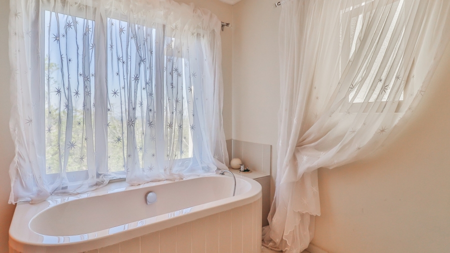 5 Bedroom Property for Sale in Pamushana Estate Mpumalanga