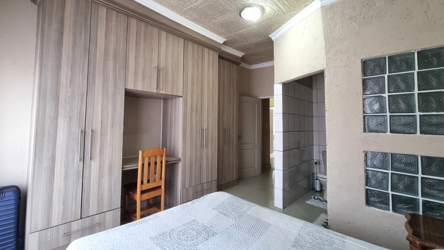 5 Bedroom Property for Sale in White River Ext 49 Mpumalanga