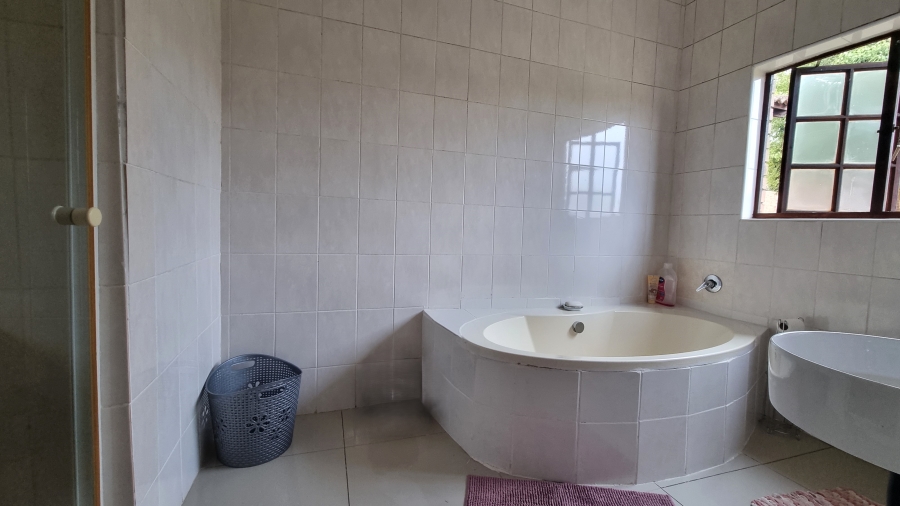 5 Bedroom Property for Sale in White River Ext 49 Mpumalanga