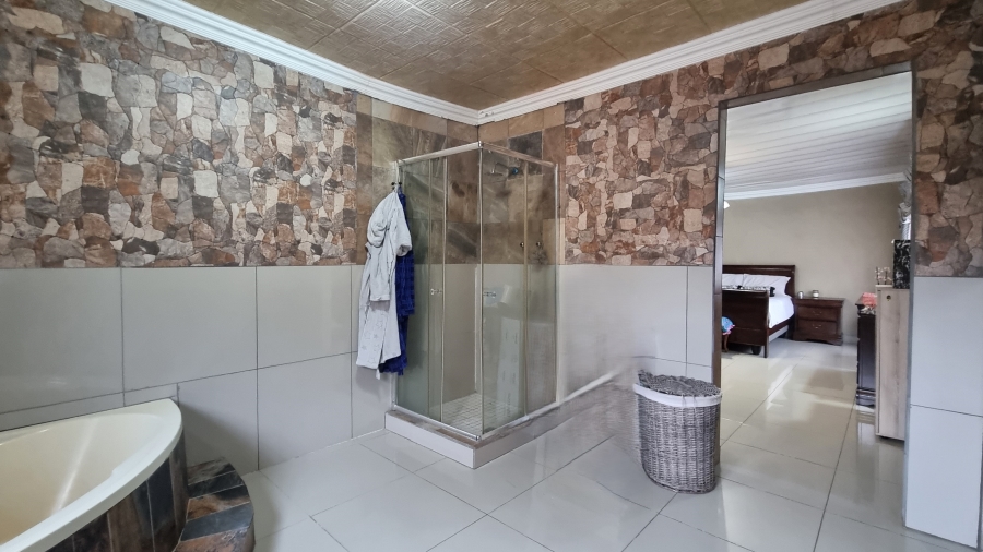 5 Bedroom Property for Sale in White River Ext 49 Mpumalanga