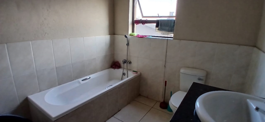 4 Bedroom Property for Sale in Kamagugu Mpumalanga