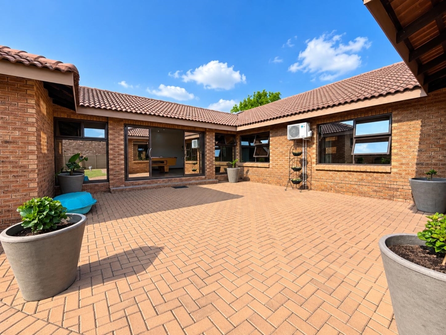 7 Bedroom Property for Sale in Kinross Mpumalanga