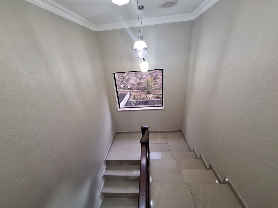 To Let 6 Bedroom Property for Rent in Nelspruit Ext 11 Mpumalanga
