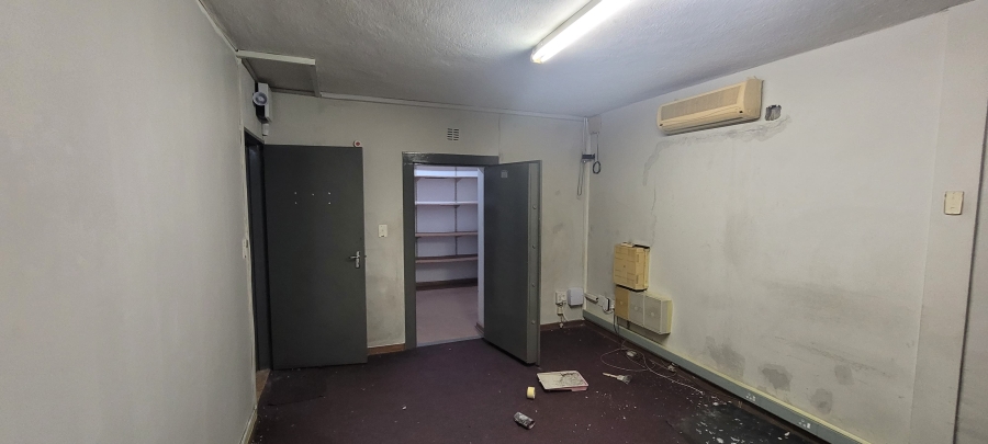 To Let Commercial Property for Rent in White River Mpumalanga