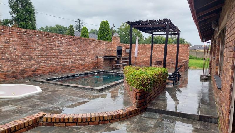 To Let 4 Bedroom Property for Rent in Ermelo Mpumalanga