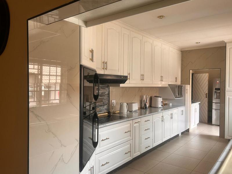 8 Bedroom Property for Sale in Stanfield Hill Mpumalanga