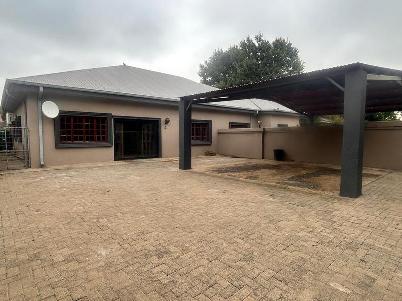 6 Bedroom Property for Sale in Standerton Mpumalanga