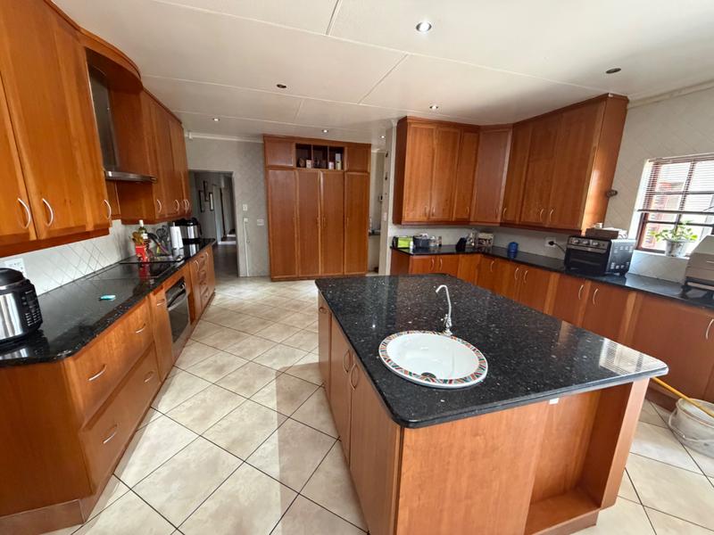 6 Bedroom Property for Sale in Clubville Mpumalanga