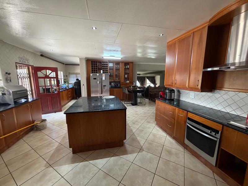 6 Bedroom Property for Sale in Clubville Mpumalanga