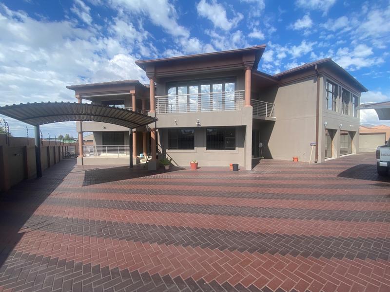6 Bedroom Property for Sale in Aerorand Mpumalanga