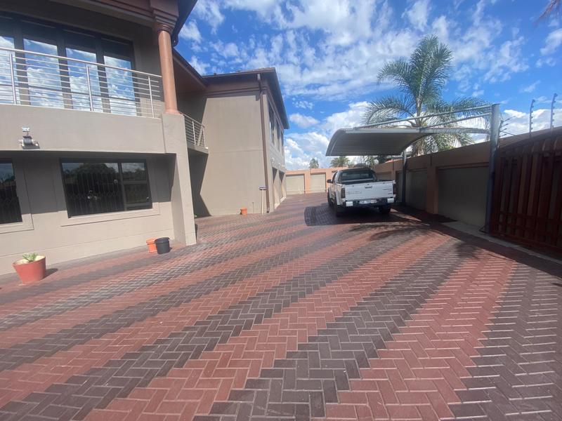 6 Bedroom Property for Sale in Aerorand Mpumalanga