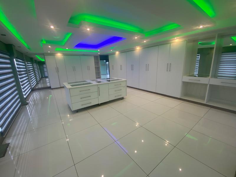 6 Bedroom Property for Sale in Aerorand Mpumalanga