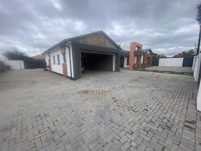 4 Bedroom Property for Sale in Aerorand Mpumalanga