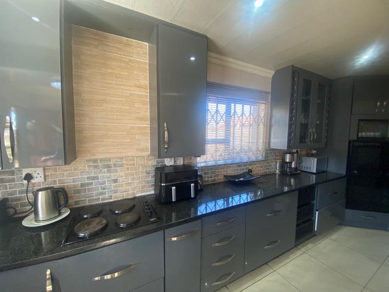 4 Bedroom Property for Sale in Aerorand Mpumalanga
