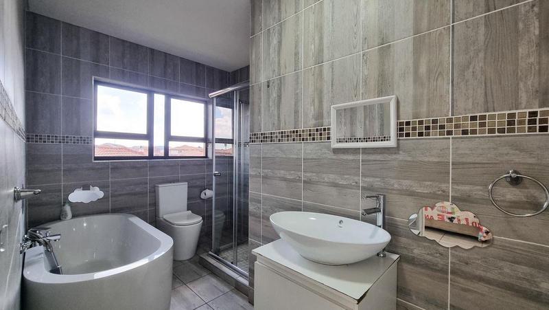 5 Bedroom Property for Sale in Aerorand Mpumalanga