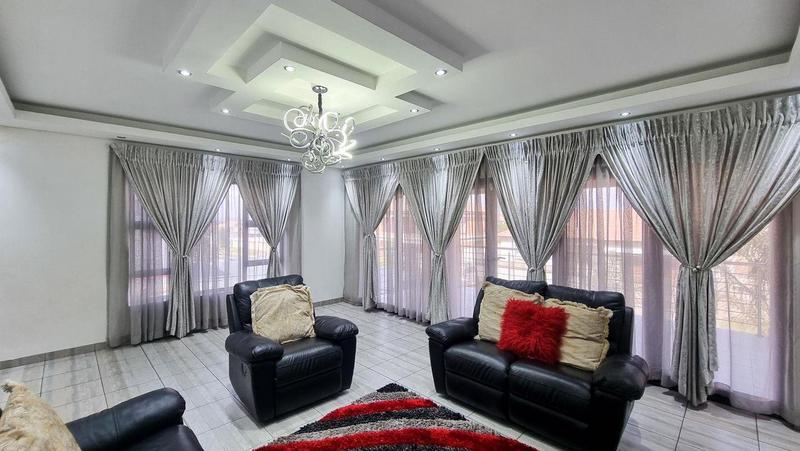 5 Bedroom Property for Sale in Aerorand Mpumalanga