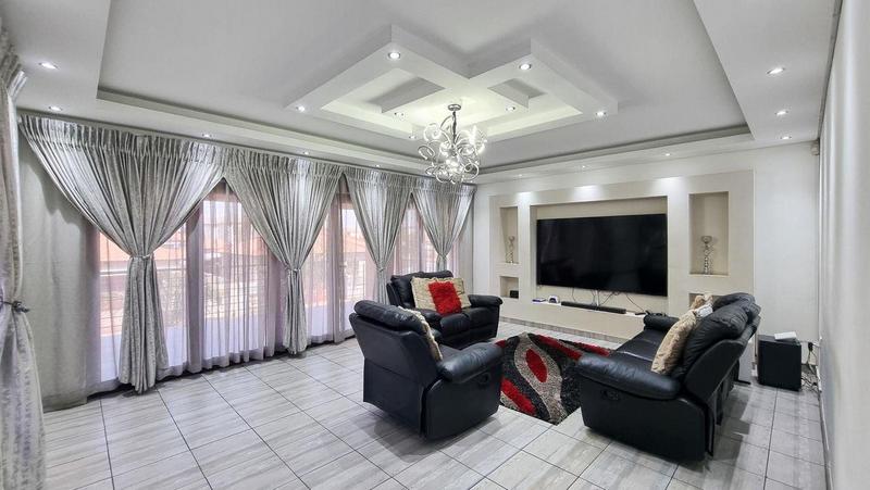 5 Bedroom Property for Sale in Aerorand Mpumalanga