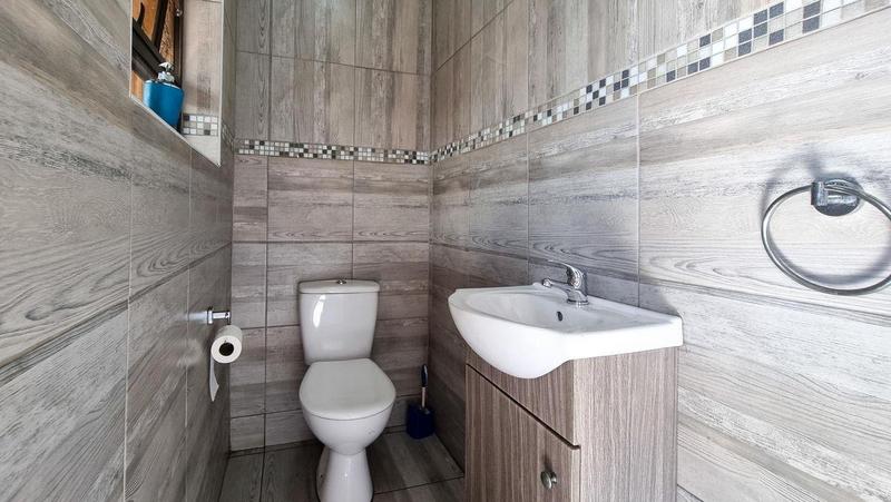 5 Bedroom Property for Sale in Aerorand Mpumalanga