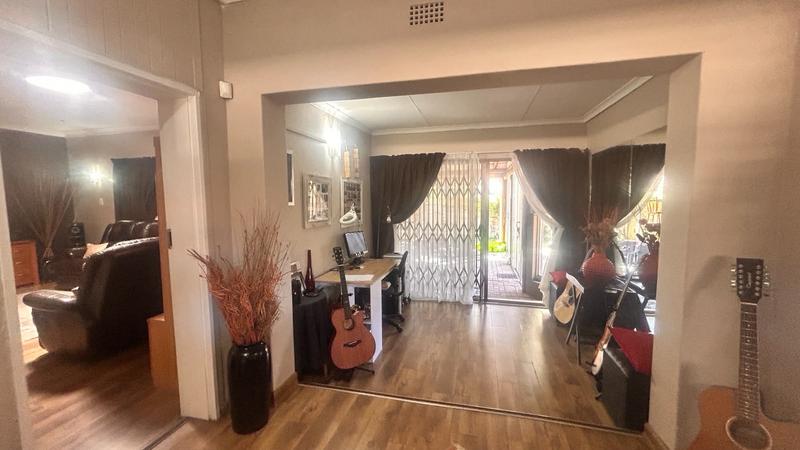 4 Bedroom Property for Sale in Kosmos Park Mpumalanga