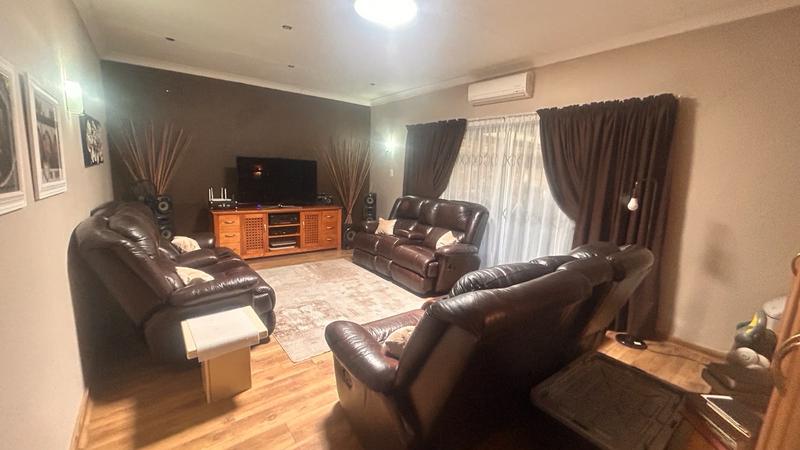 4 Bedroom Property for Sale in Kosmos Park Mpumalanga