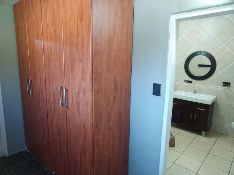 6 Bedroom Property for Sale in Barberton Mpumalanga