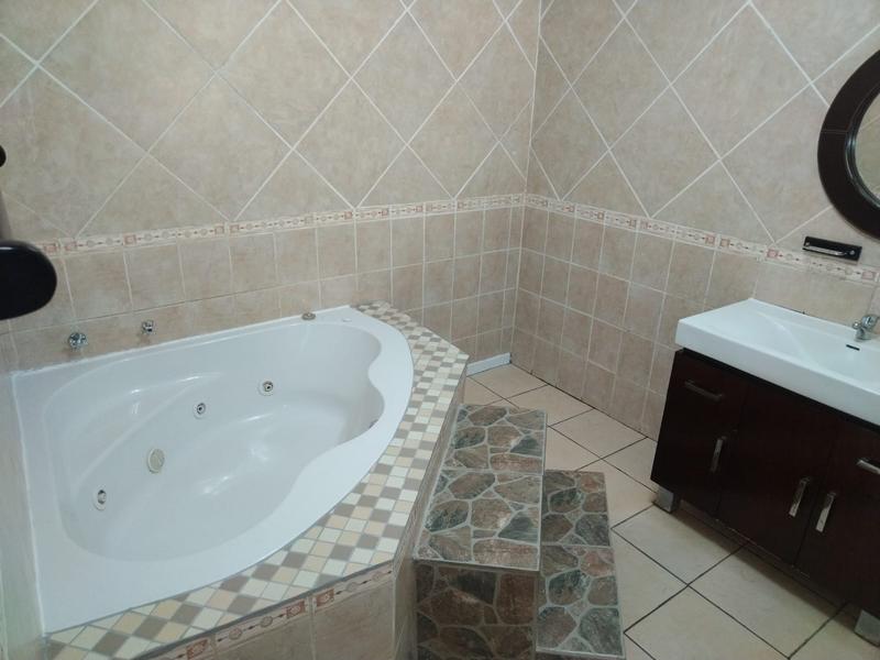 6 Bedroom Property for Sale in Barberton Mpumalanga
