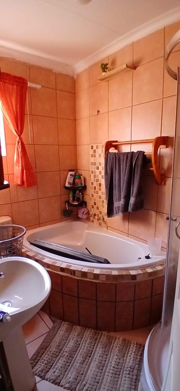 2 Bedroom Property for Sale in Eloff Mpumalanga