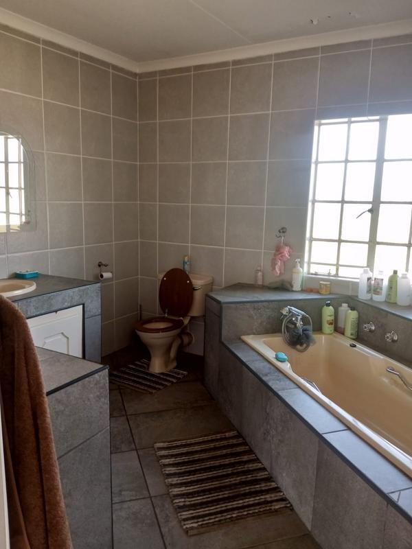 To Let 4 Bedroom Property for Rent in Rietkol AH Mpumalanga