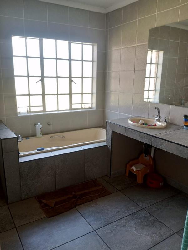 To Let 4 Bedroom Property for Rent in Rietkol AH Mpumalanga