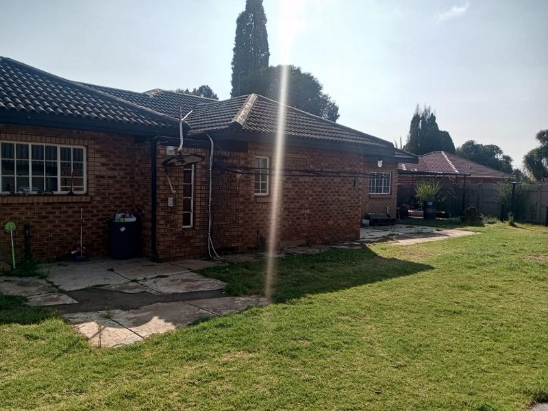 To Let 4 Bedroom Property for Rent in Rietkol AH Mpumalanga