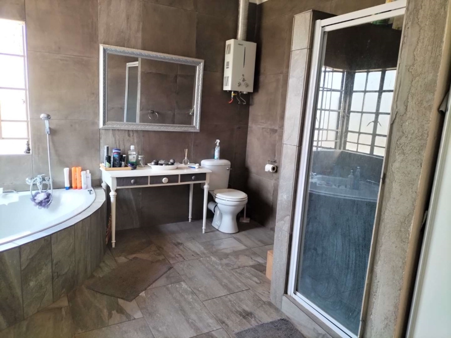 5 Bedroom Property for Sale in Hilltop Mpumalanga