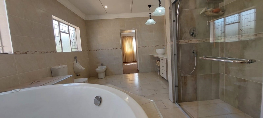 5 Bedroom Property for Sale in Sonheuwel Mpumalanga