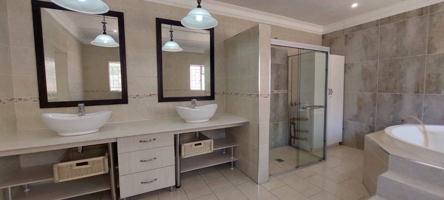 5 Bedroom Property for Sale in Sonheuwel Mpumalanga