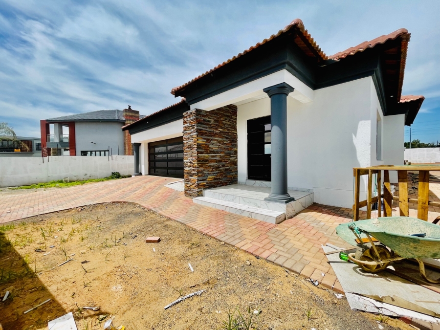 4 Bedroom Property for Sale in Aerorand Mpumalanga