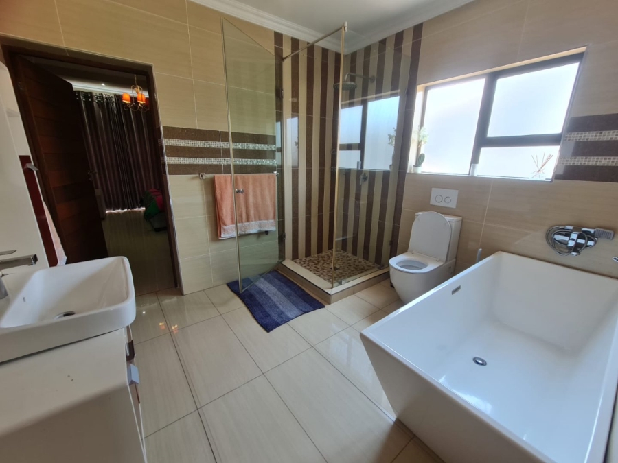 5 Bedroom Property for Sale in Elawini Lifestyle Estate Mpumalanga